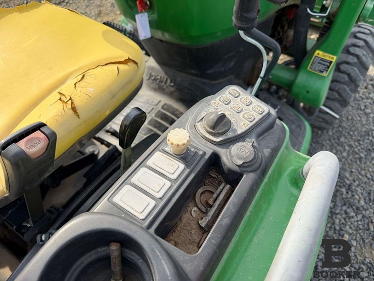 2014-john-deere-3039r-tractor-w/h165-loader-image-39