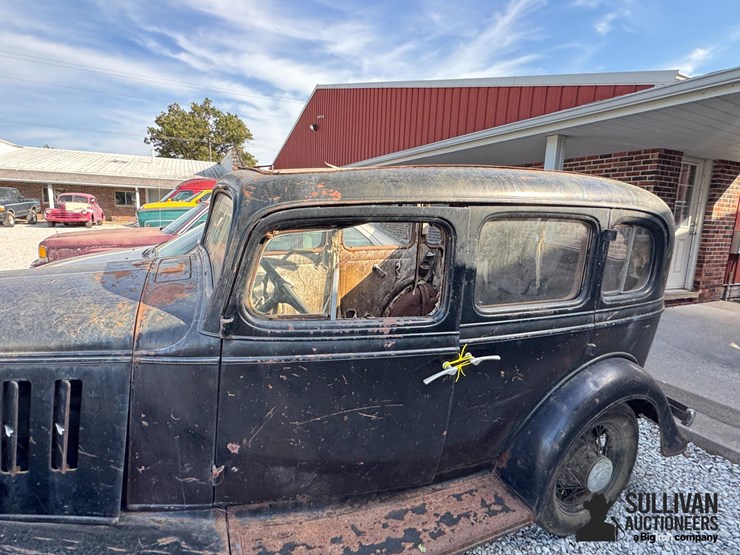 run-#16---1933-chevrolet-4-door-sedan-image-11
