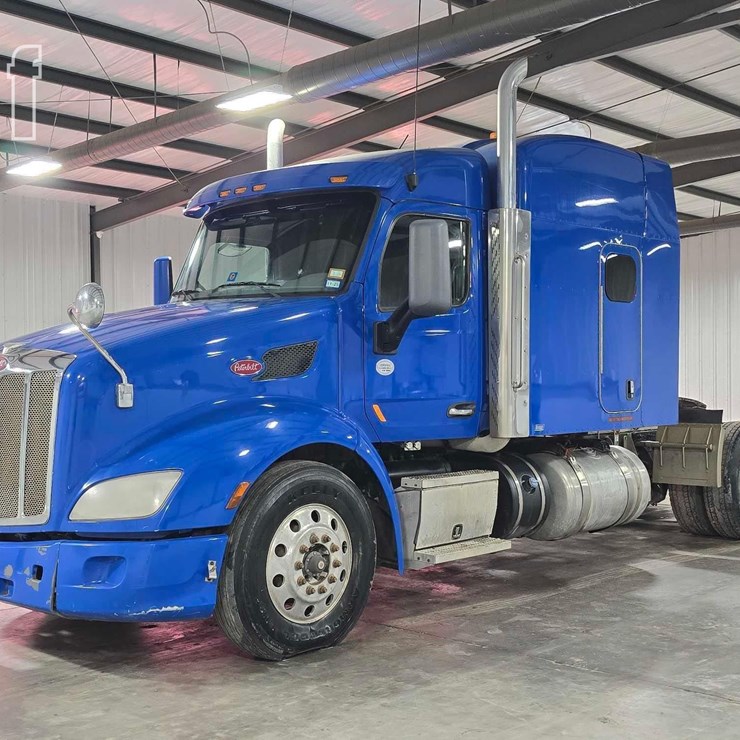 2017 PETERBILT 579