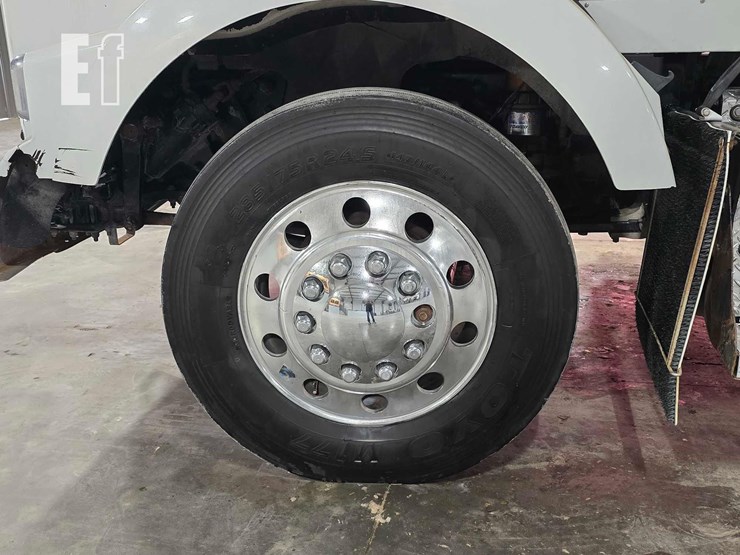 2012-kenworth-t800-image-17