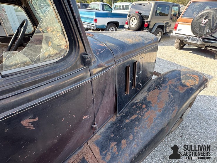 run-#16---1933-chevrolet-4-door-sedan-image-18