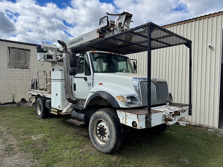 2003-international-workstar-7300-digger-derrick-truck---4wd---6-spd-manual-122,710-miles-showing-image-2