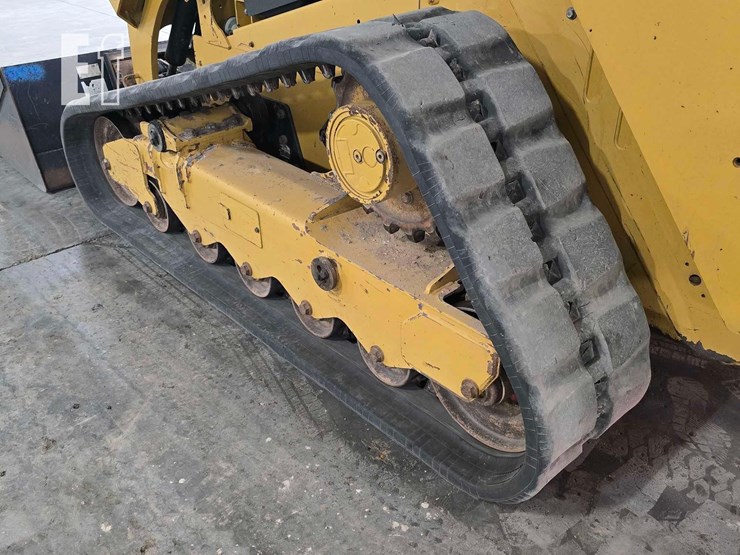 2021-caterpillar-299d3-image-31