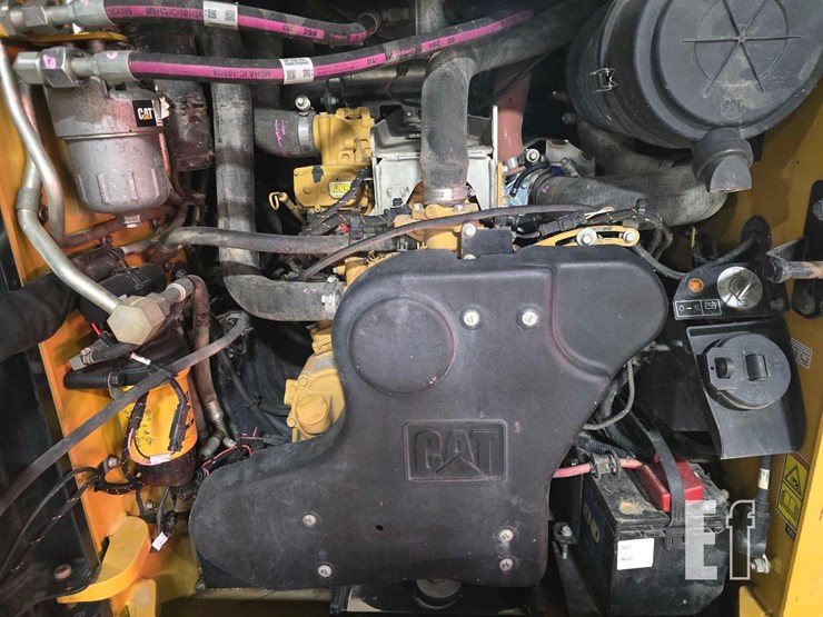 2021-caterpillar-299d3-image-25
