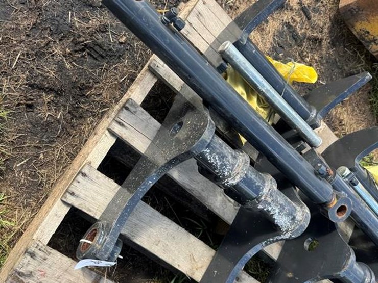oem-bobcat-e32/e35/e26-excavator-hydraulic-thumb-attachment-image-1