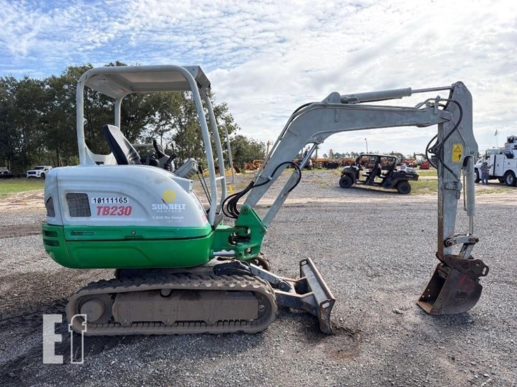 2018-takeuchi-tb230-image-6