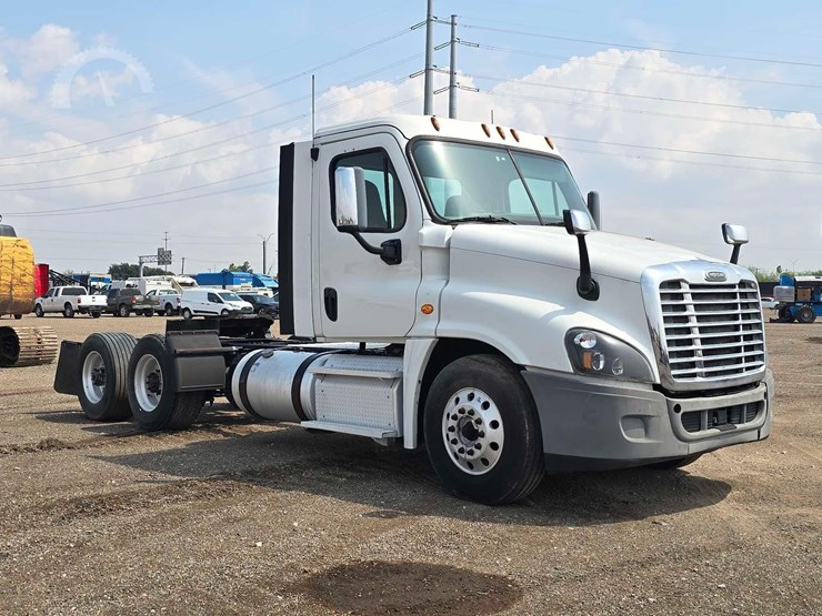 2018-freightliner-cascadia-125-image-2