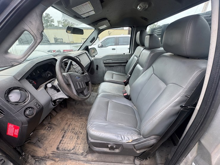 2015-ford-f250-xl-regular-cab-cab-&-chassis-flatbed-6.2l-v8-gas---54,135-miles-showing-image-5