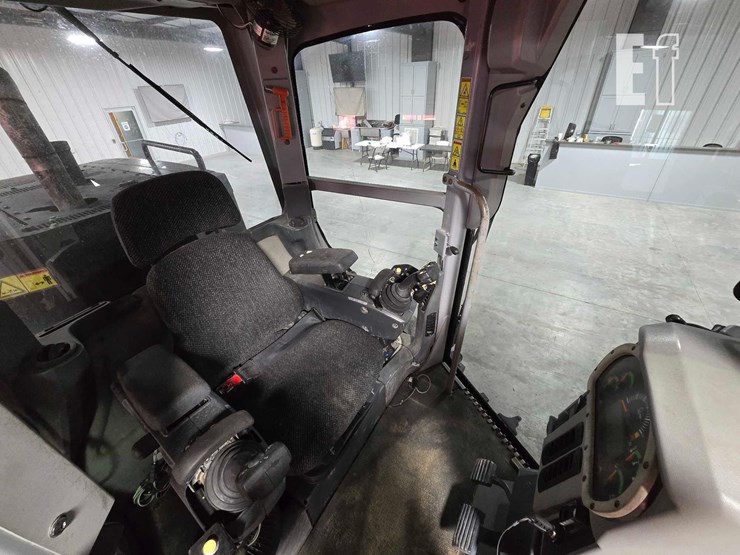 2009-caterpillar-120m-image-16