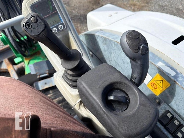 2018-takeuchi-tb230-image-31