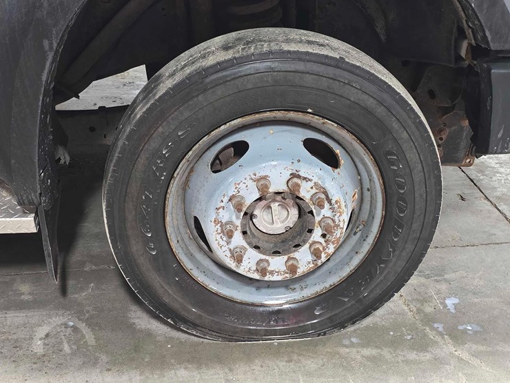 2010-ford-f550-image-22