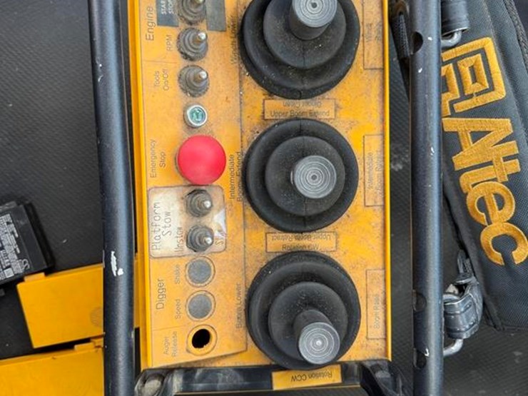 2000-freightliner-fl80-bucket/boom-truck---cat-3126-diesel---spicer-6-speed-manual---miles-unknown-image-13
