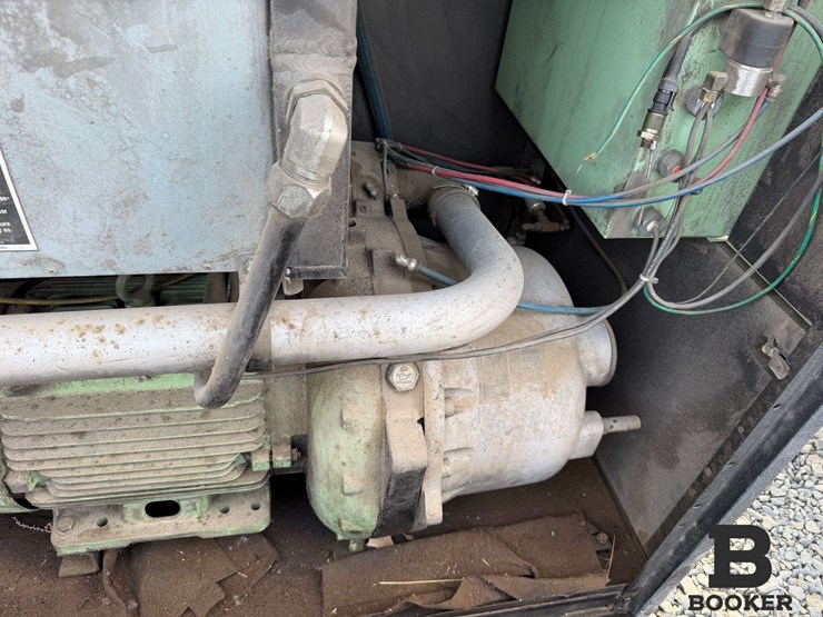 sullair-1800e-rotary-screw-air-compressor-image-10