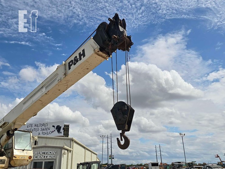 p&h-century-rough-terrain-crane-3720-image-10