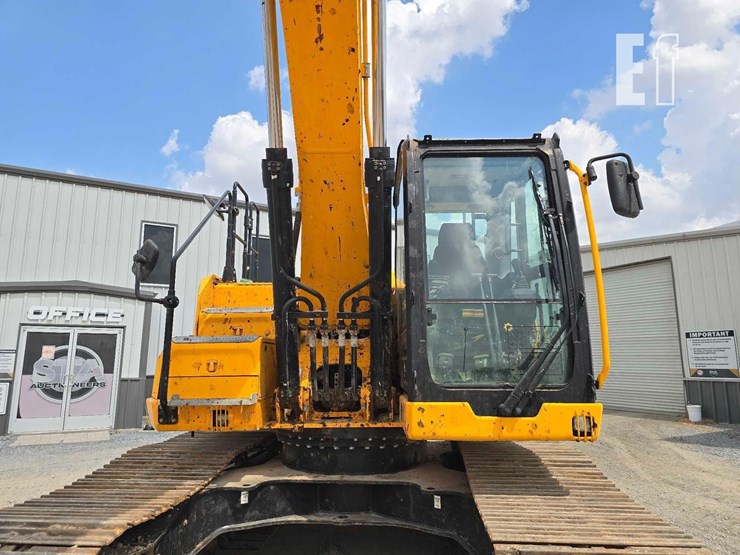 2023-jcb-220x-lc-image-13