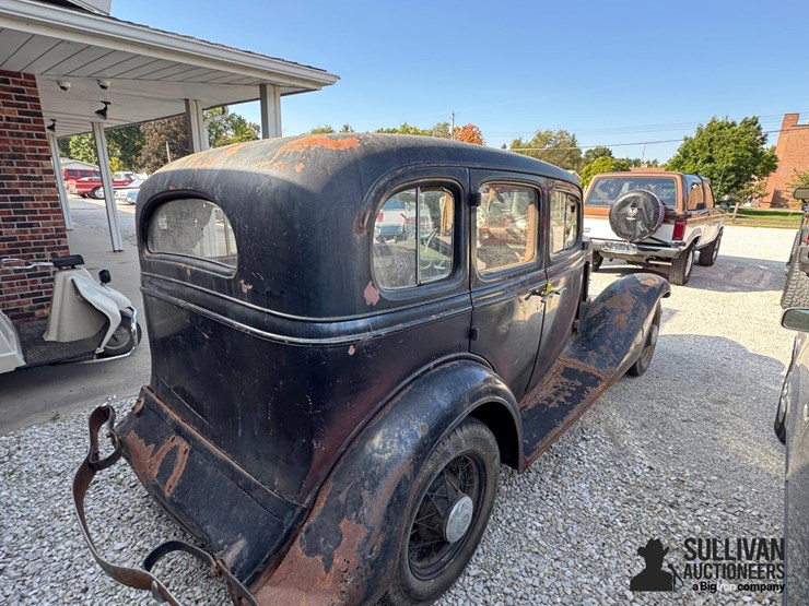 run-#16---1933-chevrolet-4-door-sedan-image-15