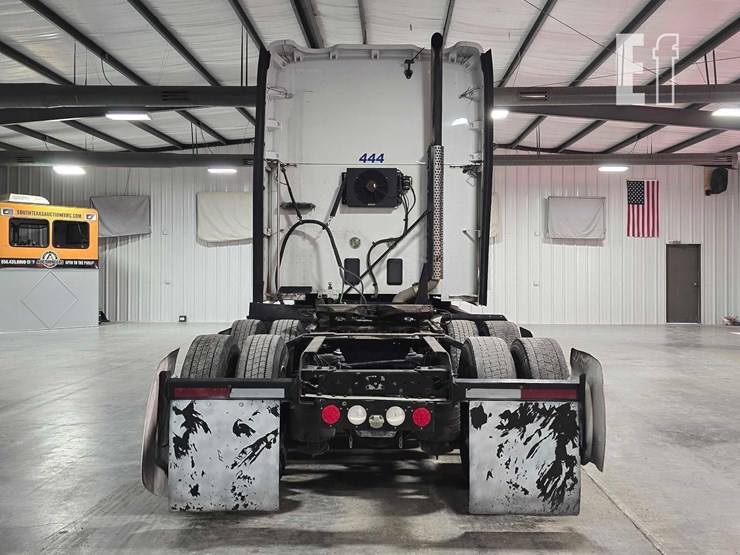 2019-kenworth-t680-image-8