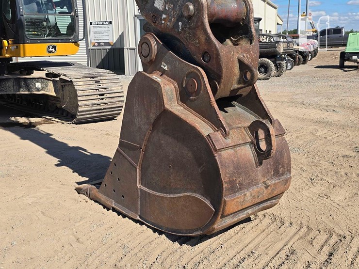2022-deere-210g-lc-image-12