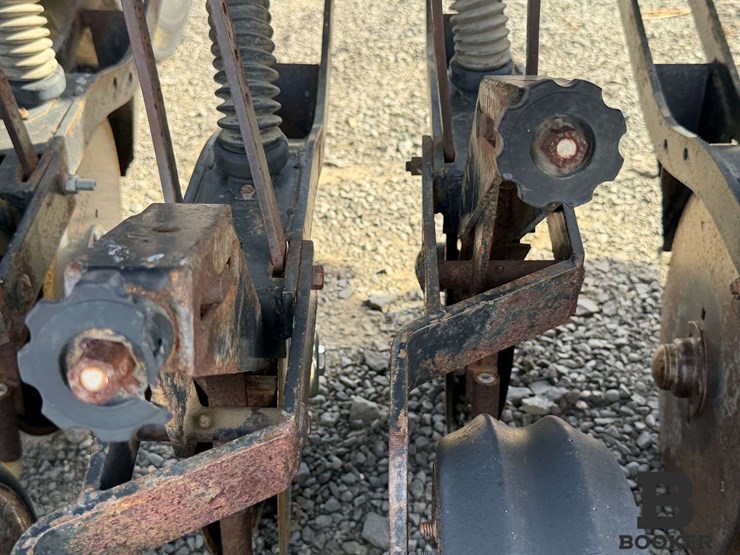 great-plains-solid-stand-grain-drill-image-10