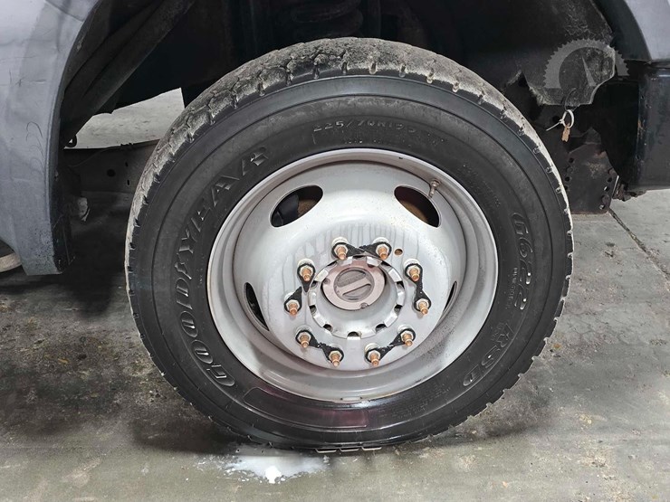 2010-ford-f550-image-21