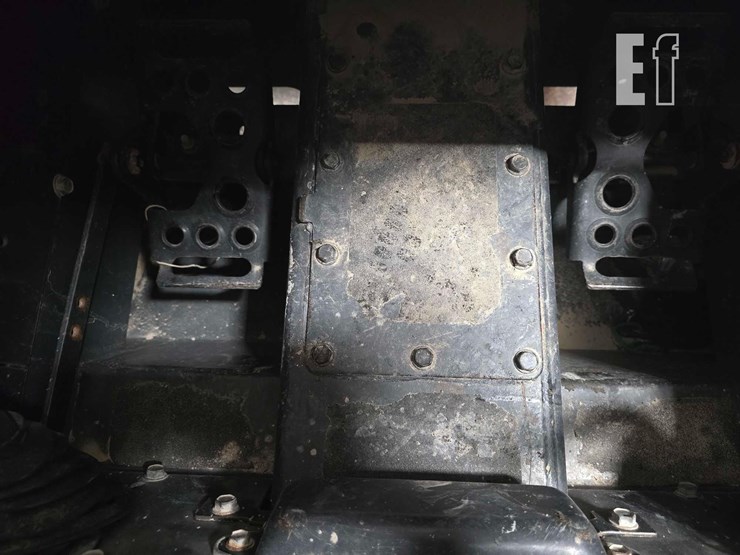 2012-bobcat-s150-image-17