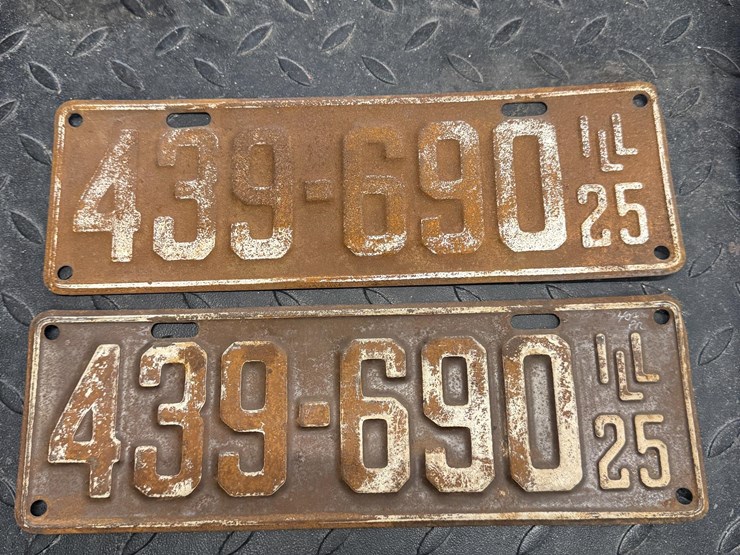 match-pair-of-1925-il-license-plates-image-1