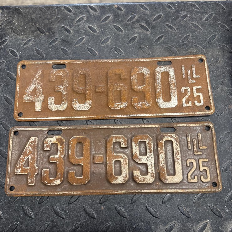 Match Pair Of 1925 IL License Plates