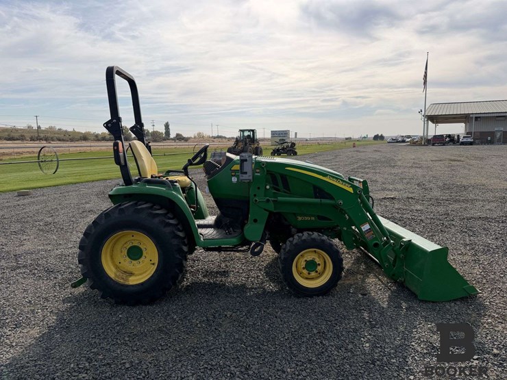 2014-john-deere-3039r-tractor-w/h165-loader-image-6