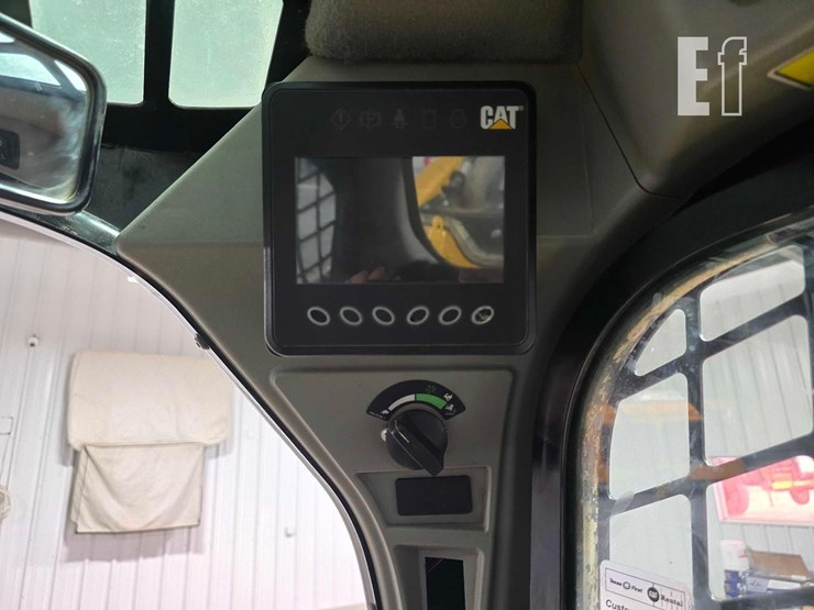 2021-caterpillar-299d3-image-21