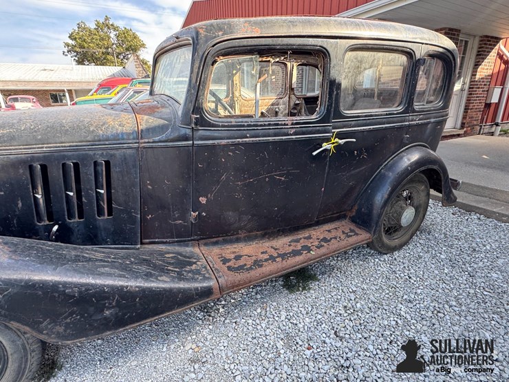 run-#16---1933-chevrolet-4-door-sedan-image-10