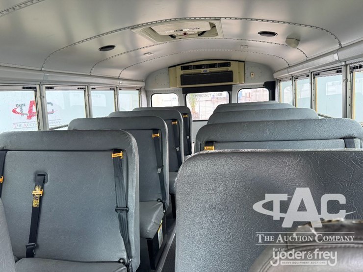 2010-chevrolet-express-3500-image-8