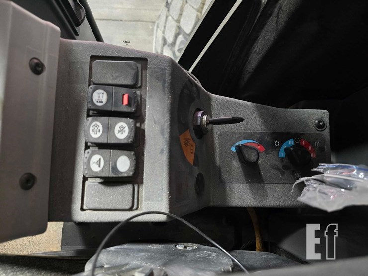 2022-caterpillar-140-image-22