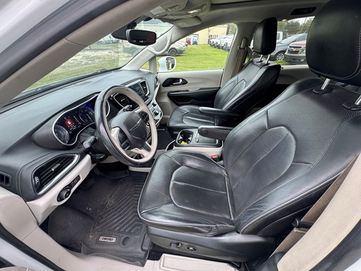 2020-chrysler-pacifica-limited-minivan-4d-3.6l-v6---automatic-transmission---167,488-miles-showing-image-5
