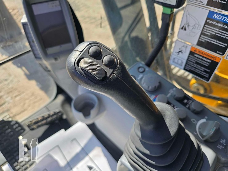 2022-deere-210g-lc-image-17