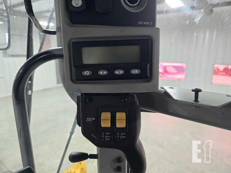 2010-caterpillar-120m-awd-image-19