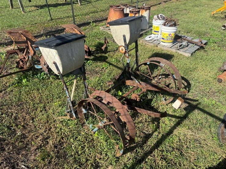 ford-planter-parts-image-2