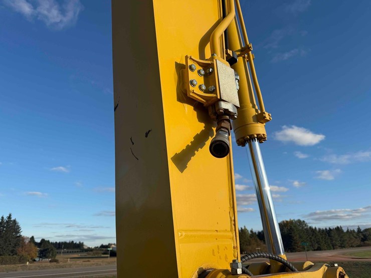 2021-komatsu-pc170lc-11-excavator-image-6