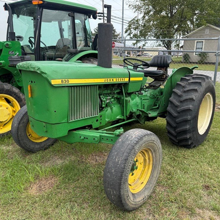 JOHN DEERE 830 2WD DIESEL TRACTOR