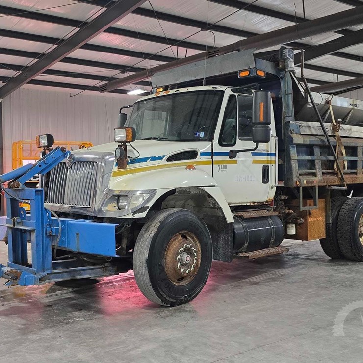 2005 INTERNATIONAL WORKSTAR 7400
