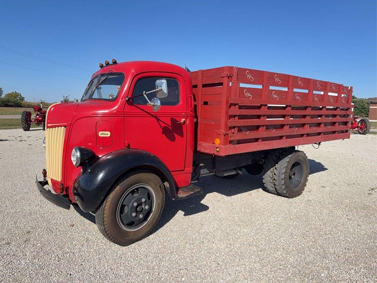 1937-1939-ford-cabover-truck-image-1