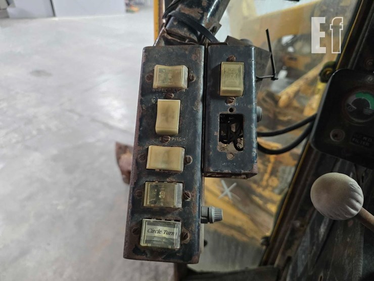 1979-deere-772a-image-16