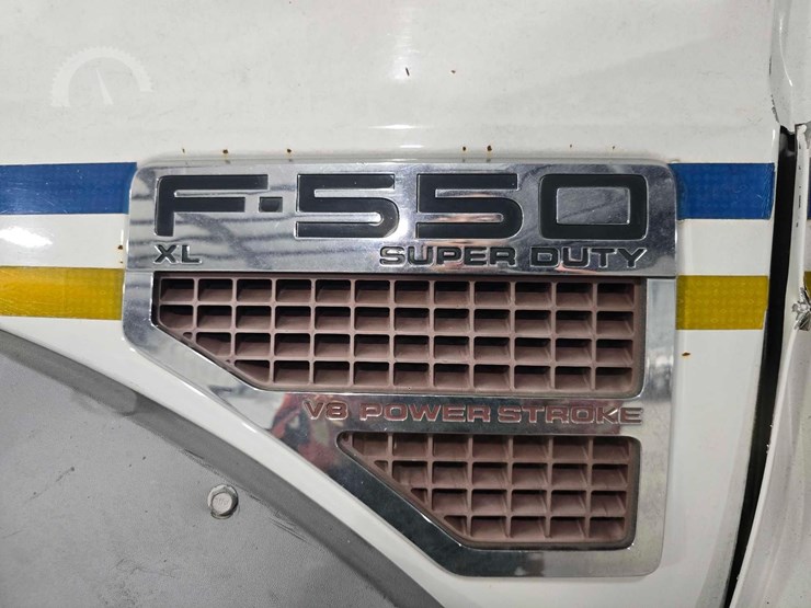 2010-ford-f550-image-23