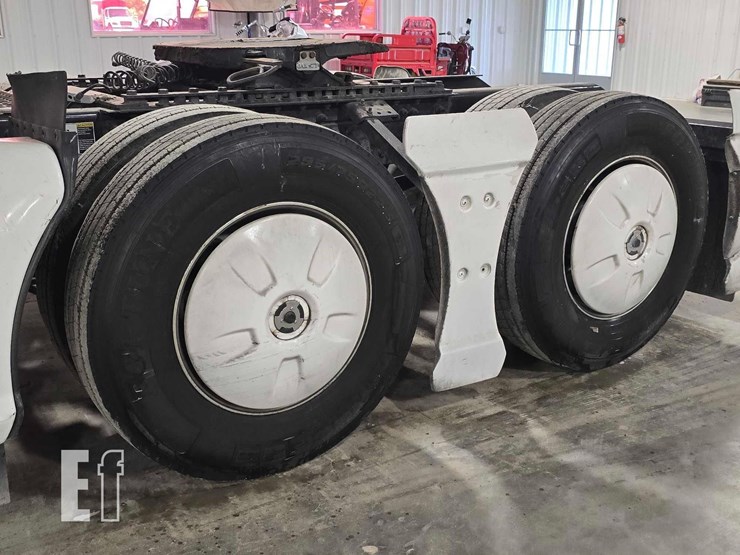 2019-kenworth-t680-image-23