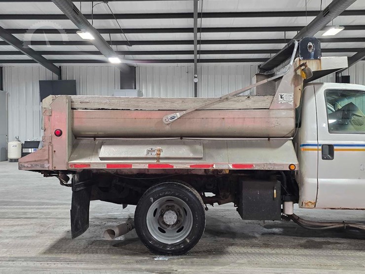 2010-ford-f550-image-16