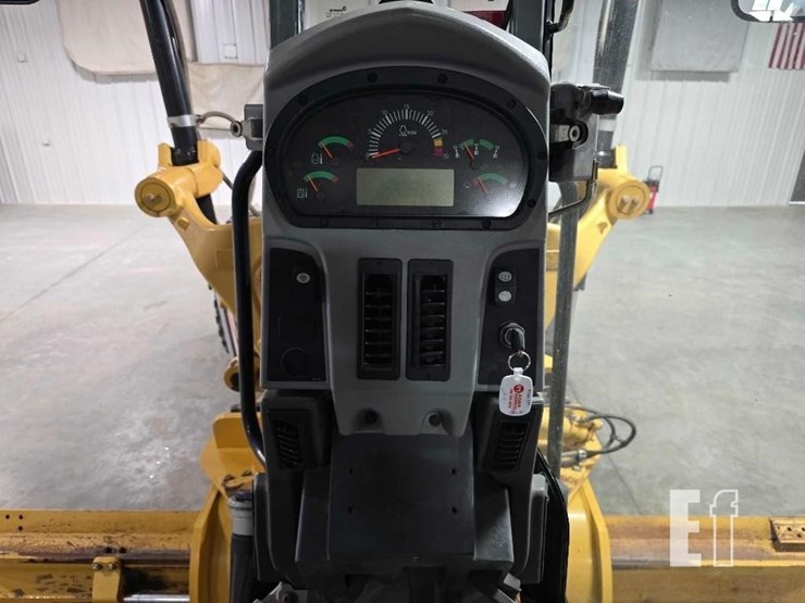 2010-caterpillar-120m-awd-image-14