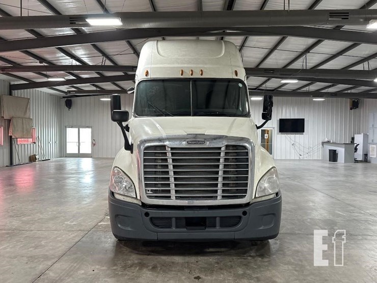 2017-freightliner-cascadia-125-image-7