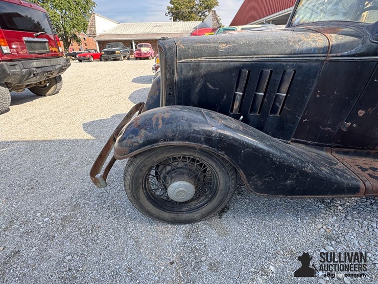 run-#16---1933-chevrolet-4-door-sedan-image-9