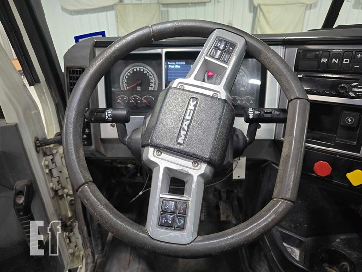 2020-mack-granite-64bt-image-10