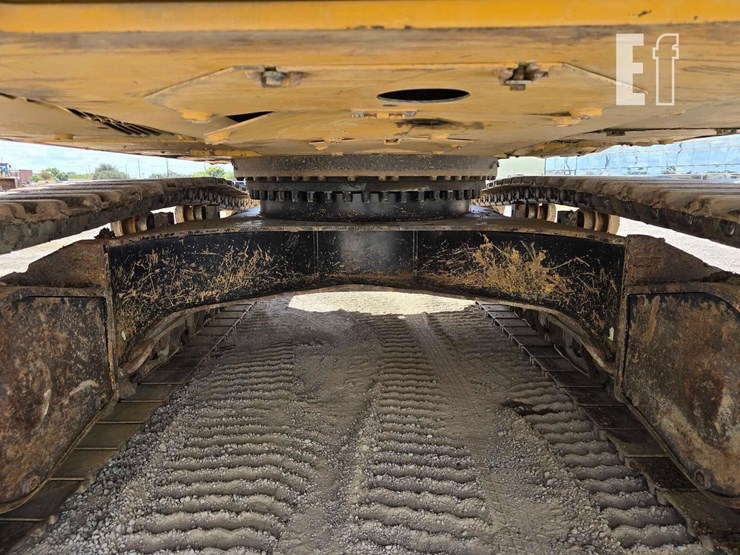 2016-caterpillar-336fl-image-27