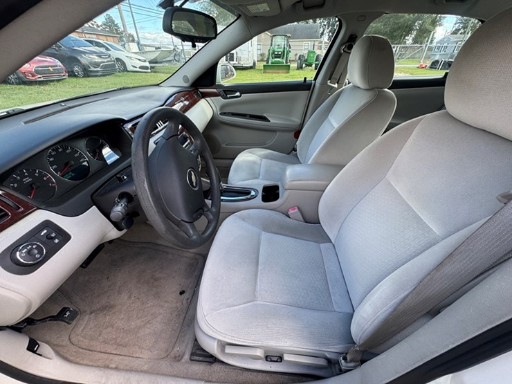 2009-chevrolet-impala-lt-sedan-122,548-miles-showing---2g1wt57k691252030-image-5